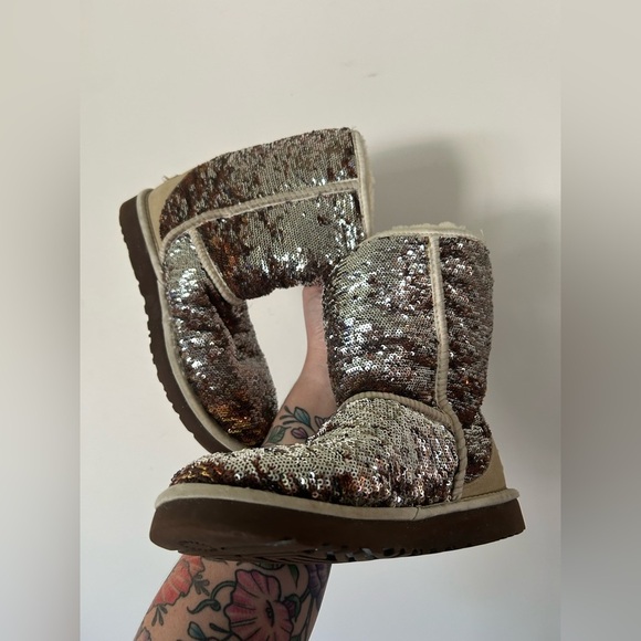 UGG Australia Classic Short Boots Sparkle Sequin Champagne Size 7 - Picture 5 of 7
